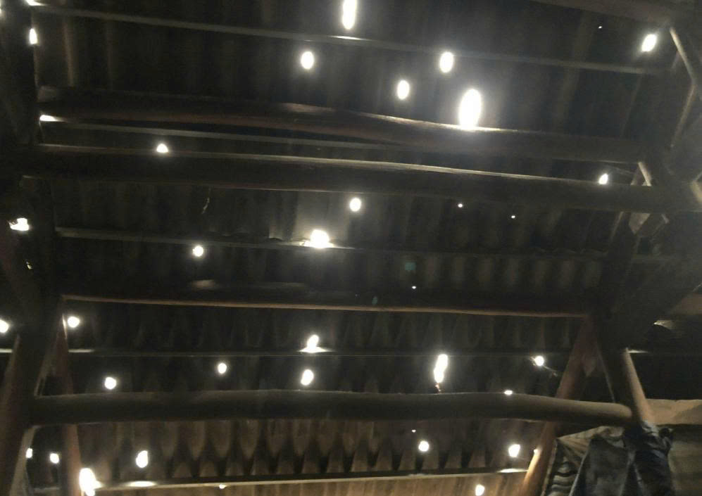 Mưa đ&aacute; v&agrave; giải ph&aacute;p m&aacute;i nh&agrave; bền vững với t&ocirc;n ng&oacute;i nhựa